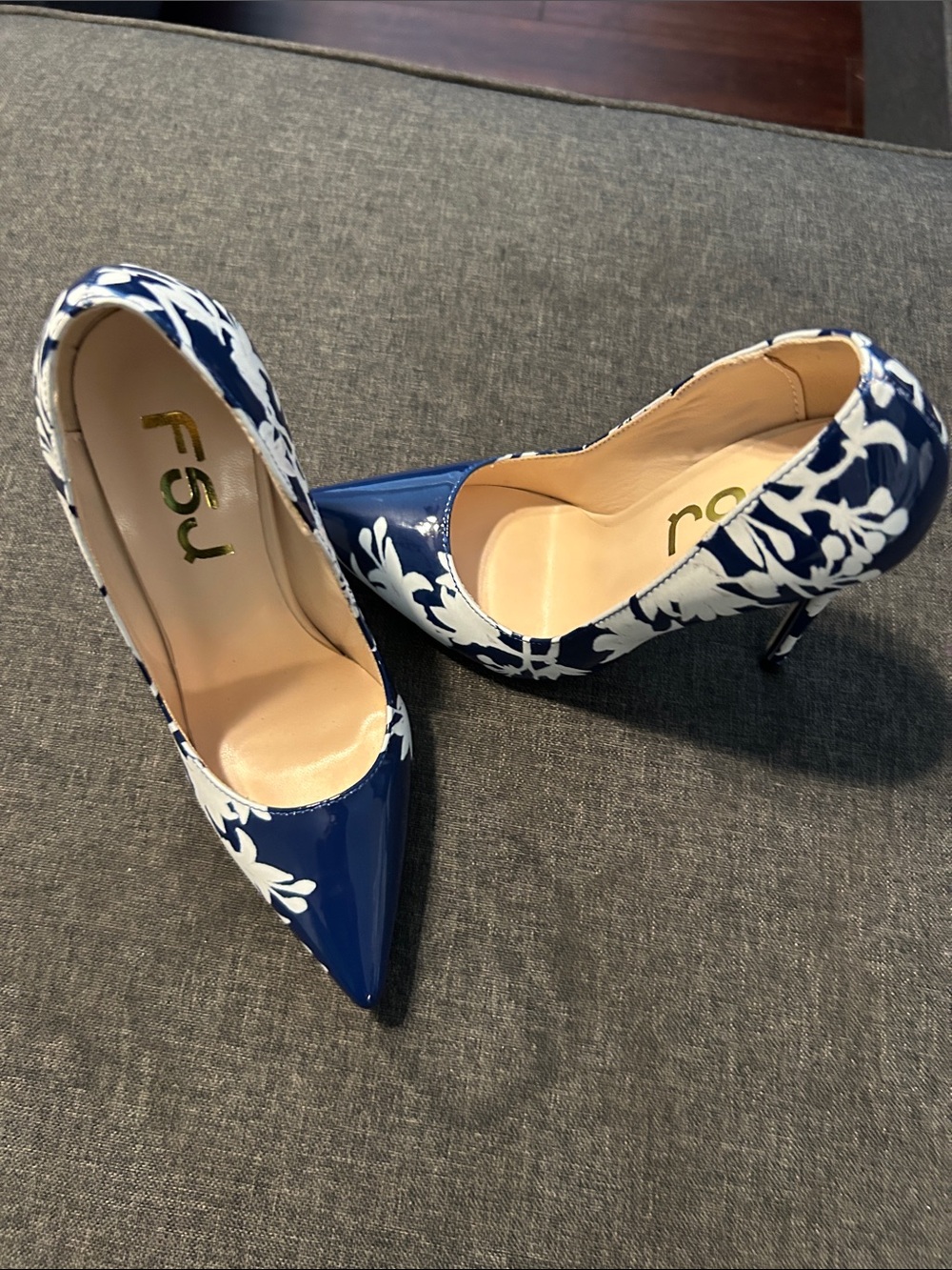 FSJ Blue and White Floral Patent Pointed-Toe Stiletto Pumps women size (5)